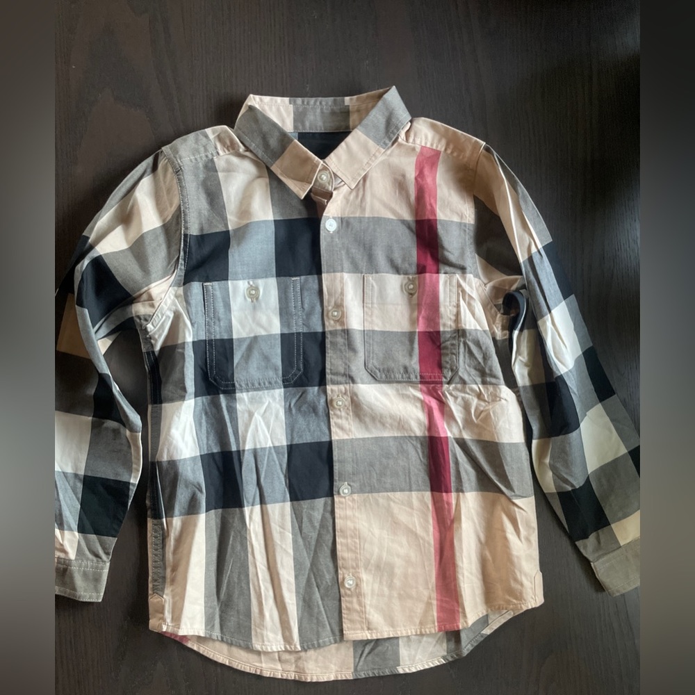 Brand new without tag Burberry Long Sleeve Dress Shirt Top. Size 6Y. Classy look